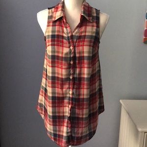 Sleeveless Xhilaration Button Up Blouse